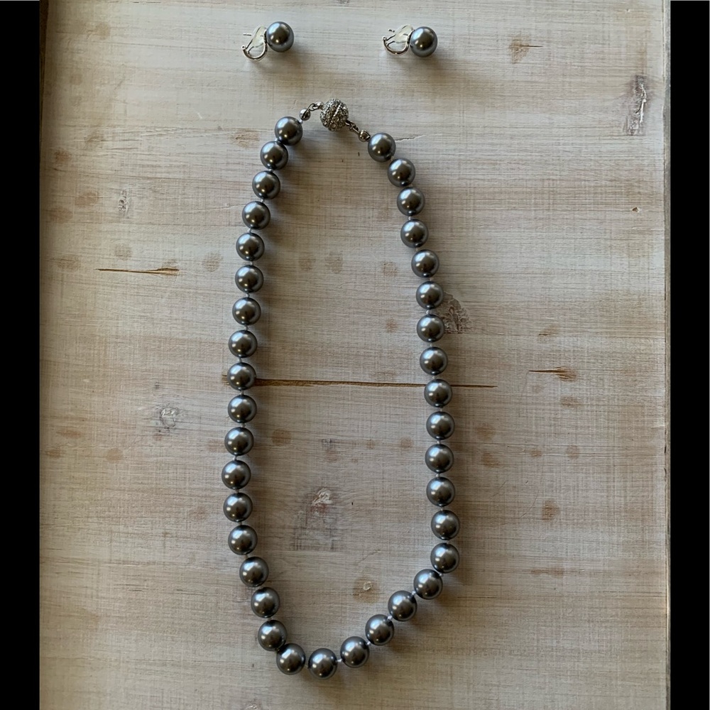 Necklace and earrings set